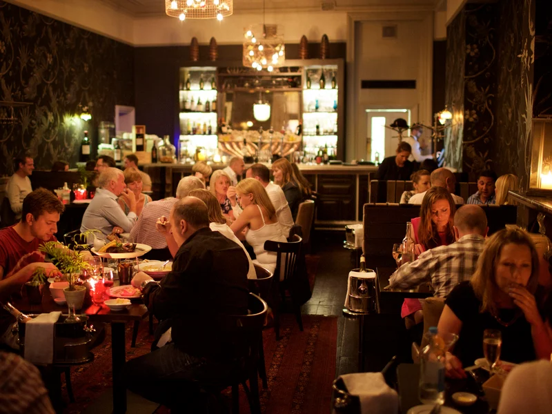Guests enjoy the Banjo restaurant, circa 2014