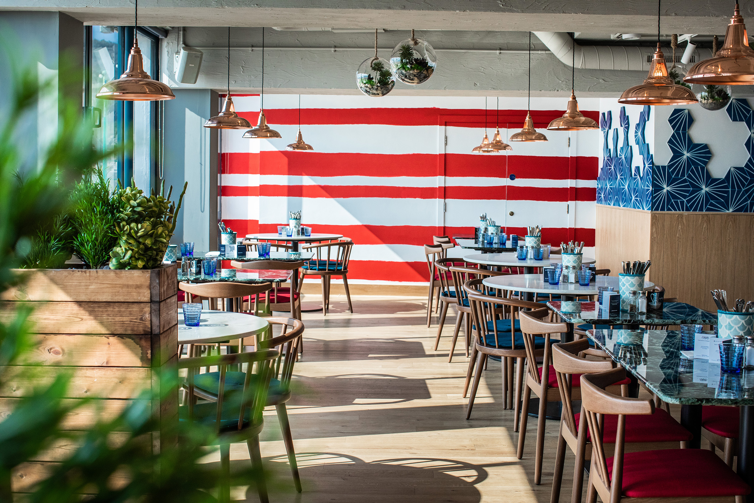 A view from the entrance of Jersey Crab Shack looking down the rows of tables